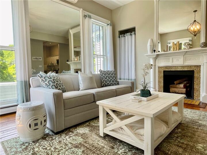 Property Photo:  541 Bellevue Avenue 4  RI 02840 