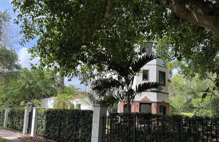 Property Photo:  6825 Riviera Dr  FL 33146 