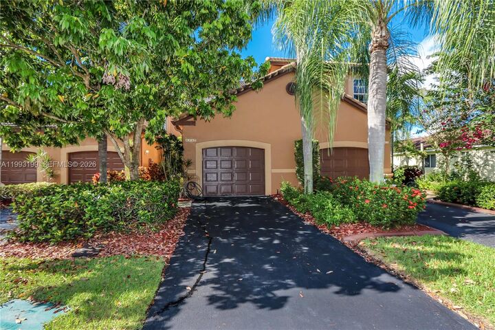 Property Photo:  1337 Presidio Dr 5-40  FL 33327 