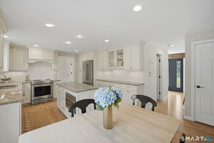 Property Photo:  10 Litchfield Drive  CT 06070 