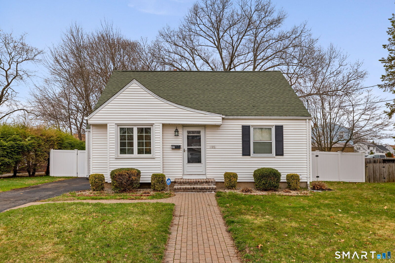 Property Photo:  37 Homesdale Avenue  CT 06489 