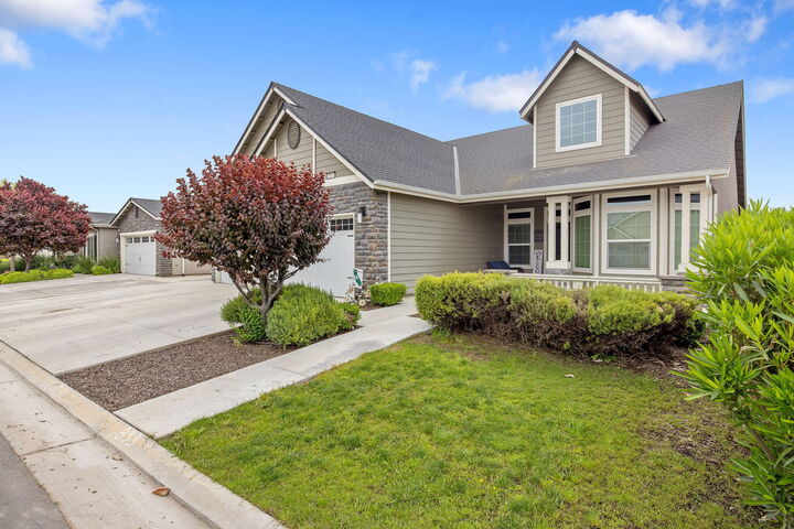 Property Photo:  1833 Softwind Drive  CA 93274 