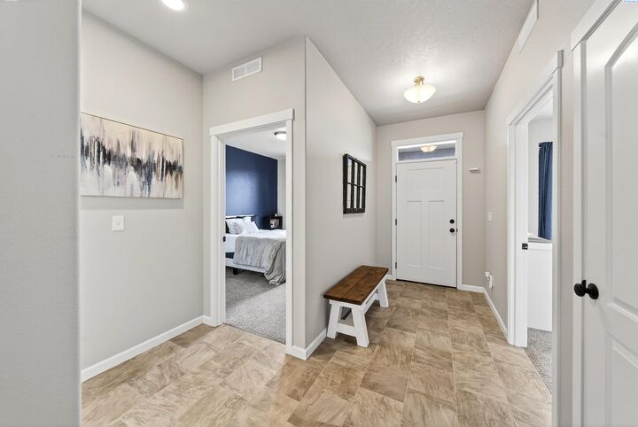 Property Photo: 1545 W 32nd Ave WA 99337