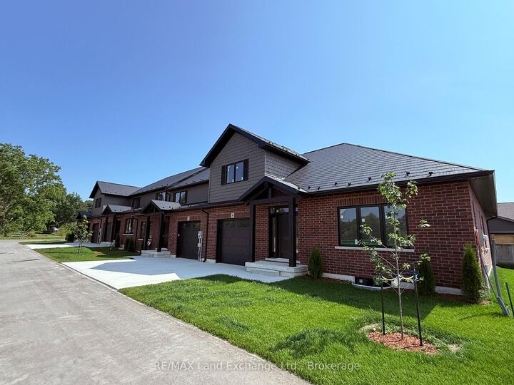 Property Photo: 8 Golf Links Road Unit 4 ON N2Z 0G1