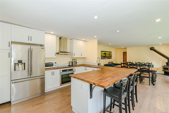 Property Photo: 821 Fulford-Ganges Rd BC V8K 2G4