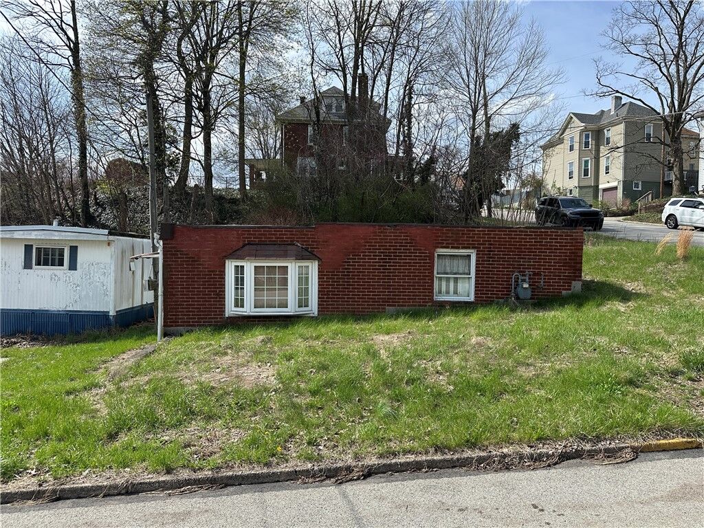 Property Photo:  800 Sidney St  PA 15601 