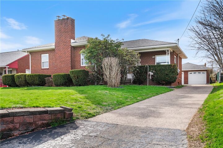 Property Photo: 224 Eastern Dr PA 15068