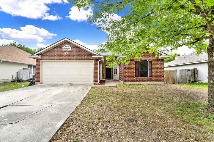 Property Photo: 140 Riley Cove TX 78640