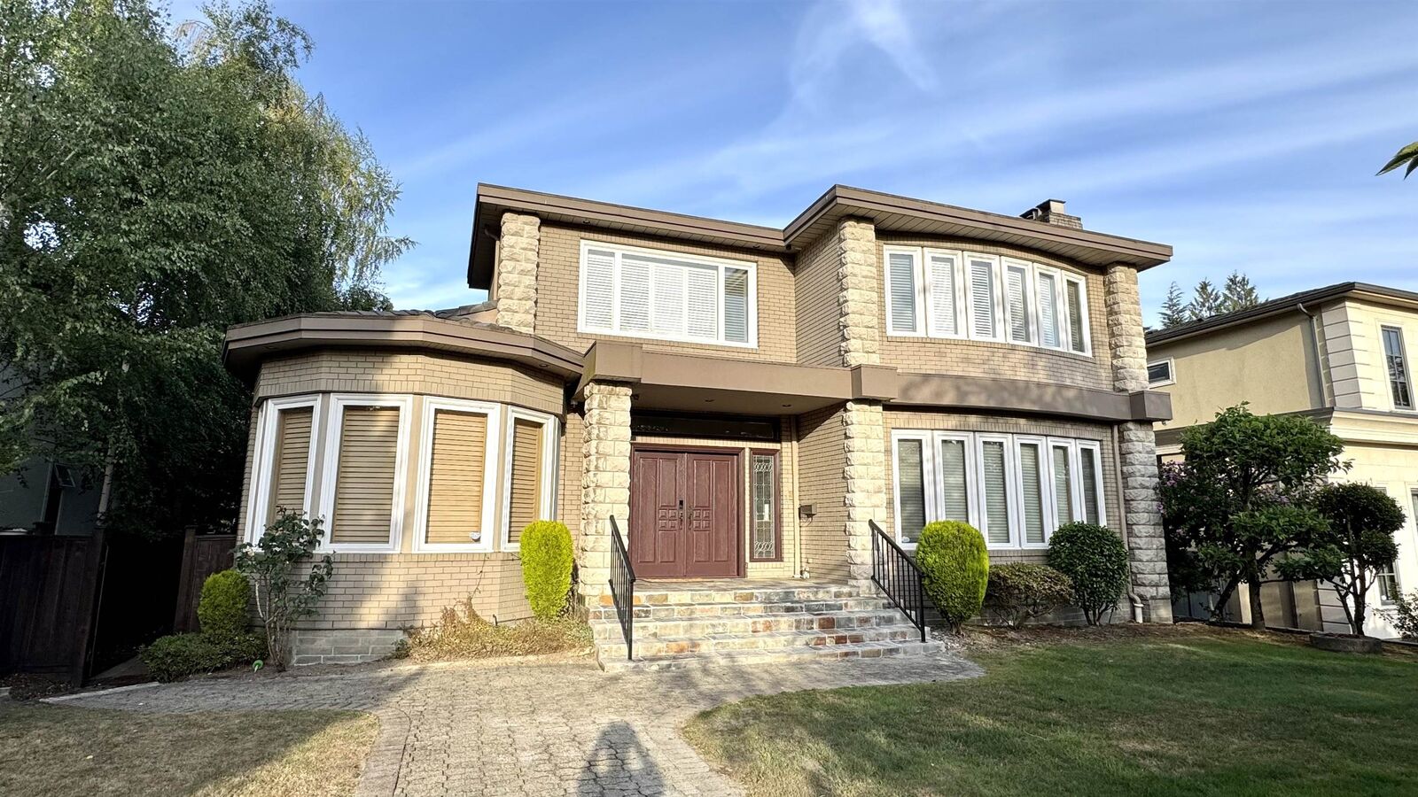 Property Photo:  