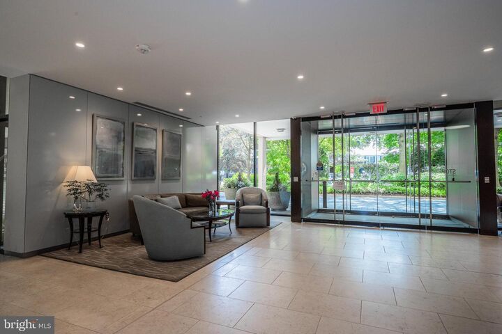 Property Photo:  4141 N Henderson Road 822  VA 22203 