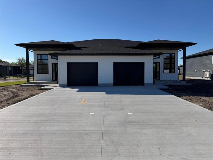 Property Photo:  111 Sherwood Bay  MB R0A 0R0 