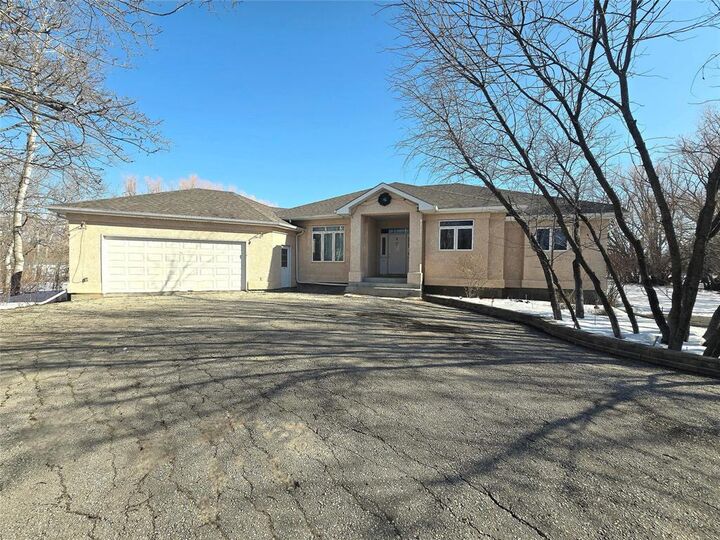 Property Photo:  3 Mirey Creek Drive  MB R1A 2S6 