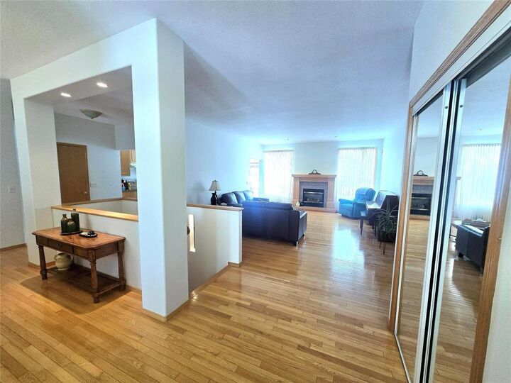 Property Photo: 3 Mirey Creek Drive MB R1A 2S6