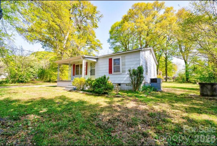 Property Photo:  237 Lily Street  NC 28152 
