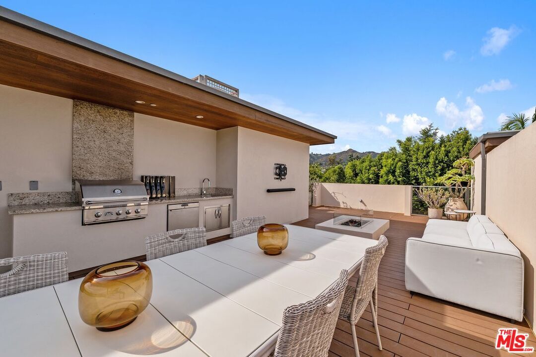 Property Photo: 1251 N Formosa Ave CA 90046