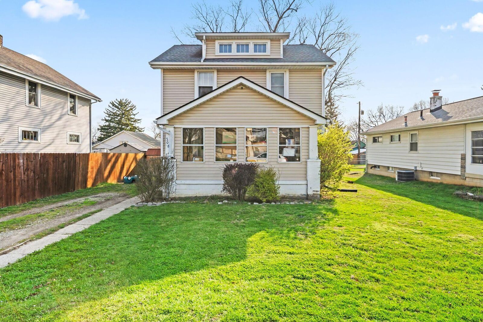 Property Photo: 508 N Harris Avenue OH 43204