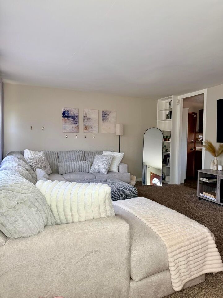 Property Photo: 1450 Blaine Drive OH 43227