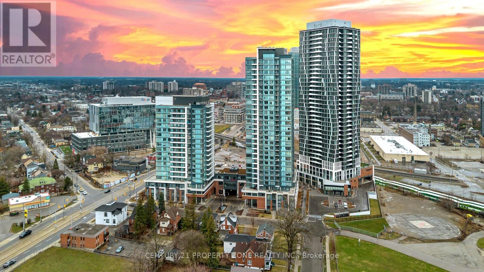 Property Photo:  25 Wellington Street 1914  ON N2G 0G5 