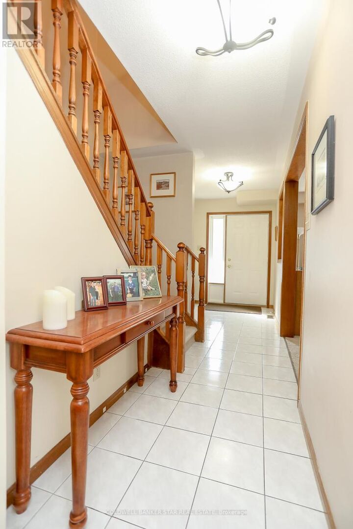 Property Photo:  31 Sinclair Crescent  ON N5H 3B7 