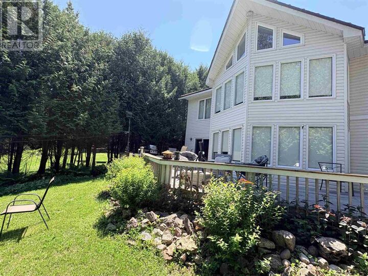 Photo de la propriété:  3882 Hamilton Dr  ON P0R 1G0 
