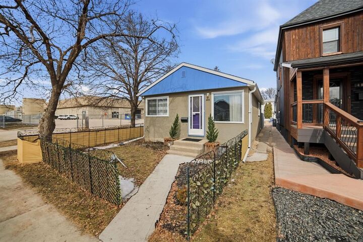 Property Photo:  485 Brandon Avenue  MB R3L 0T7 