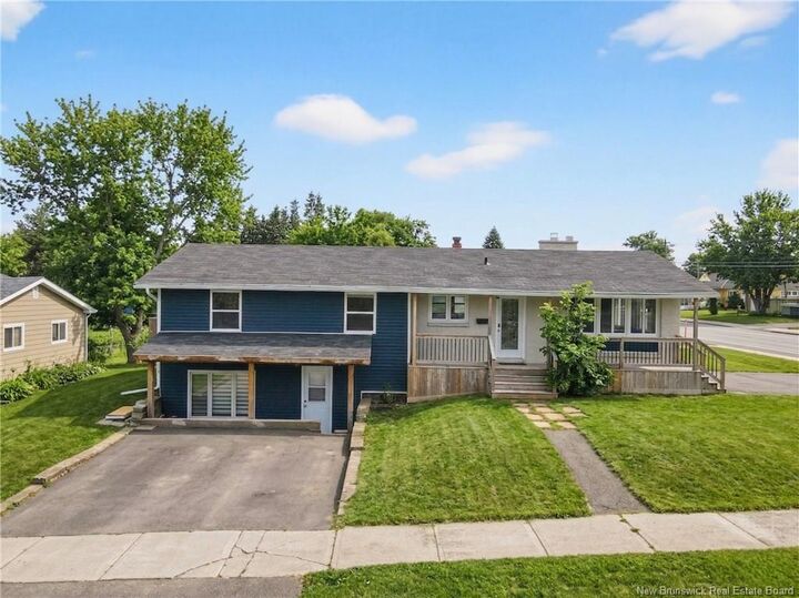 6 Kenmore Drive — photo 1