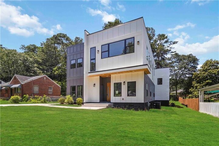 Property Photo:  1554 Columbia Circle  GA 30032 