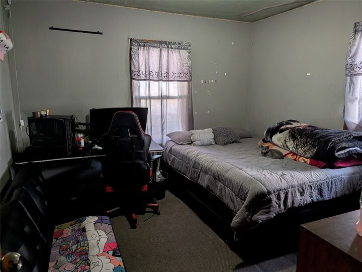 Property Photo:  1006 Avenue C  KS 67801 
