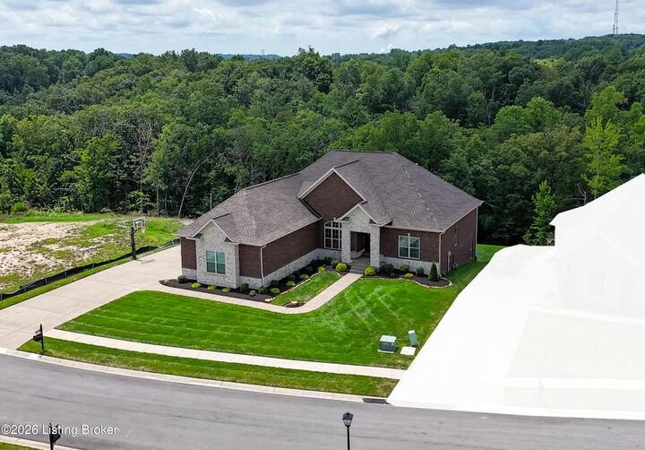 Property Photo: 8022 Wooded Ridge Dr KY 40214