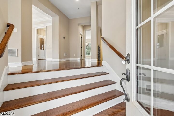 Property Photo:  6 Howland Ter  NJ 07960 