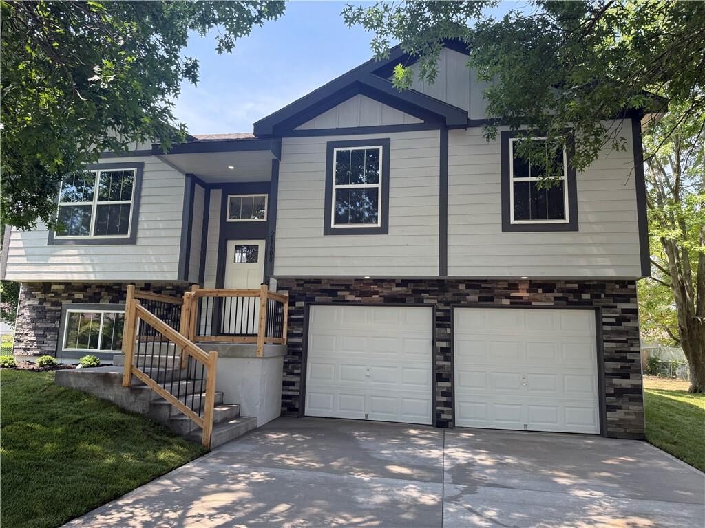 Property Photo: 21608 S Clairmont Street MO 64078