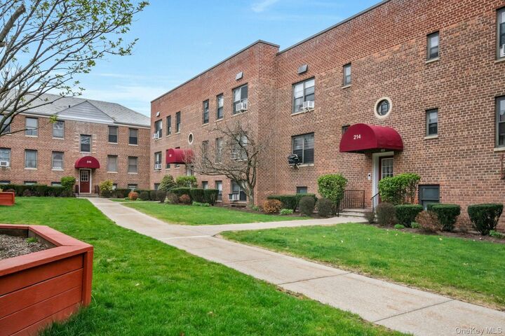 Property Photo:  214 Richbell Road 2C  NY 10543 