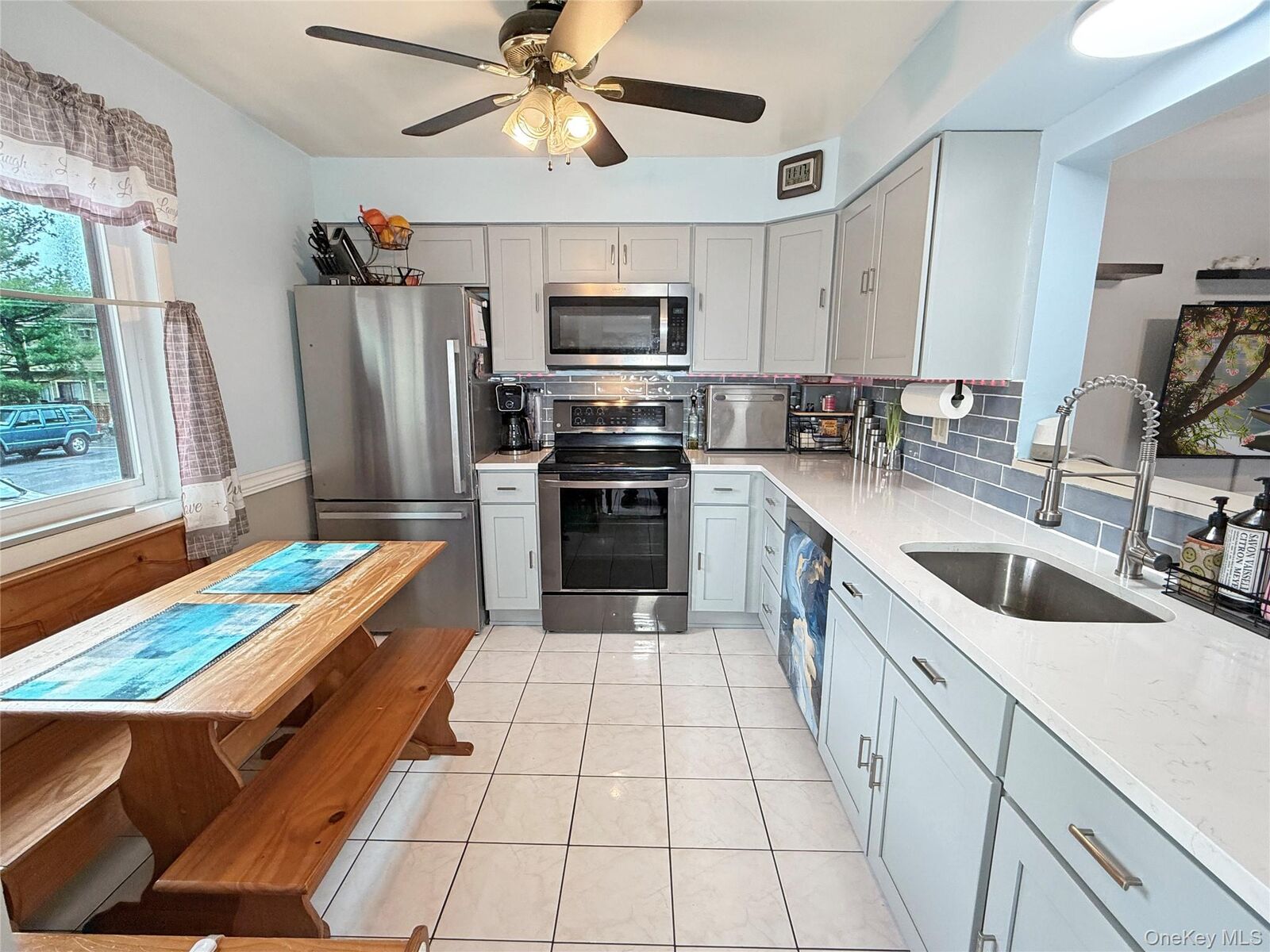 Property Photo: 5007 Chelsea Cove N NY 12533