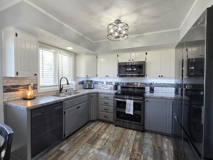 Property Photo:  207 W Redwood Dr  NE 69101 
