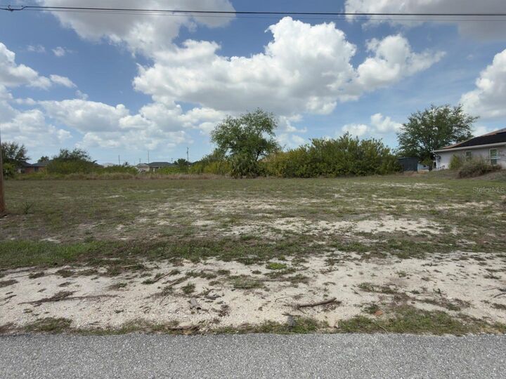 Property Photo:  2206 NE 1st Place  FL 33909 
