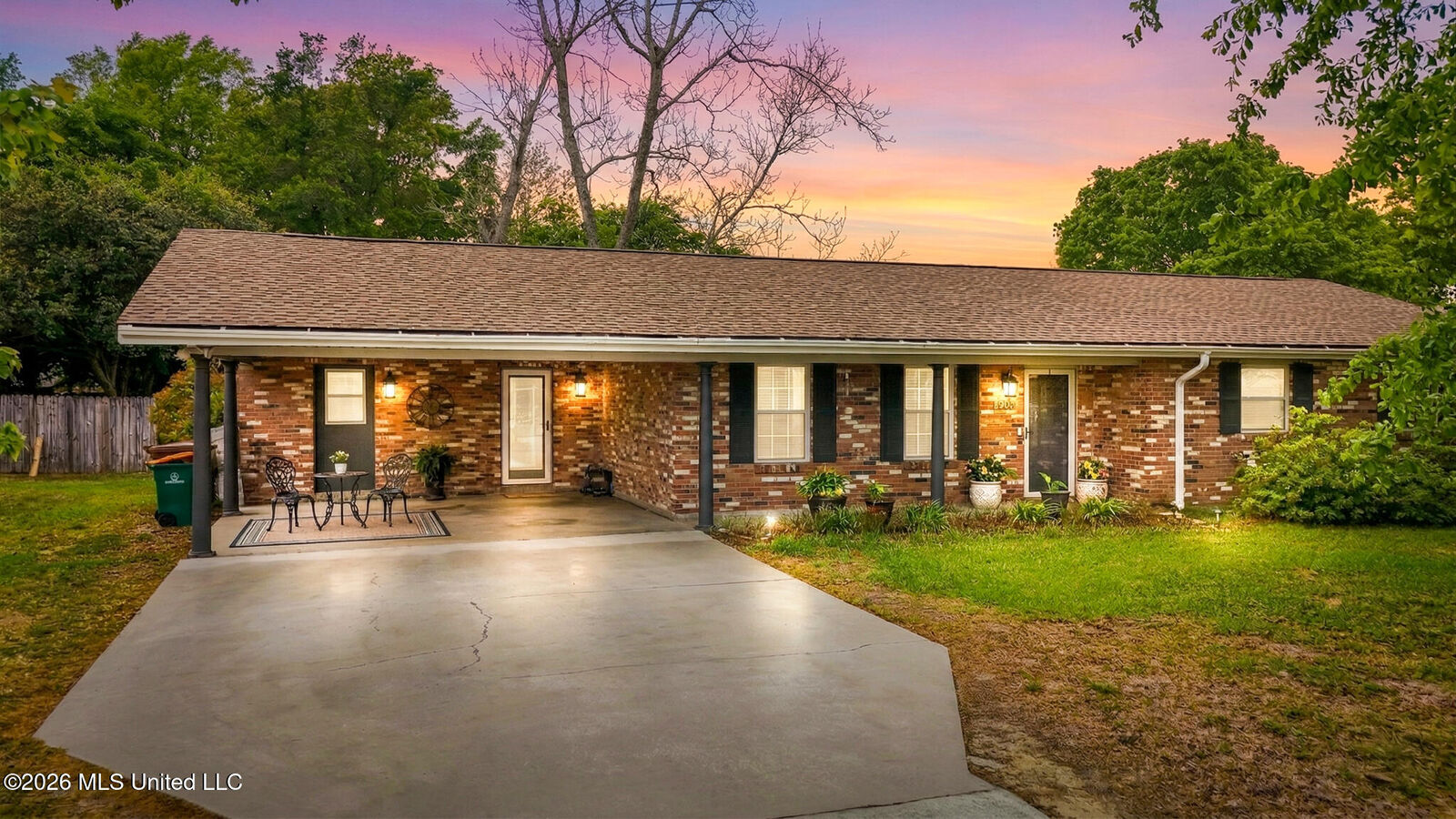 Property Photo:  215 Lynwood Circle  MS 39560 