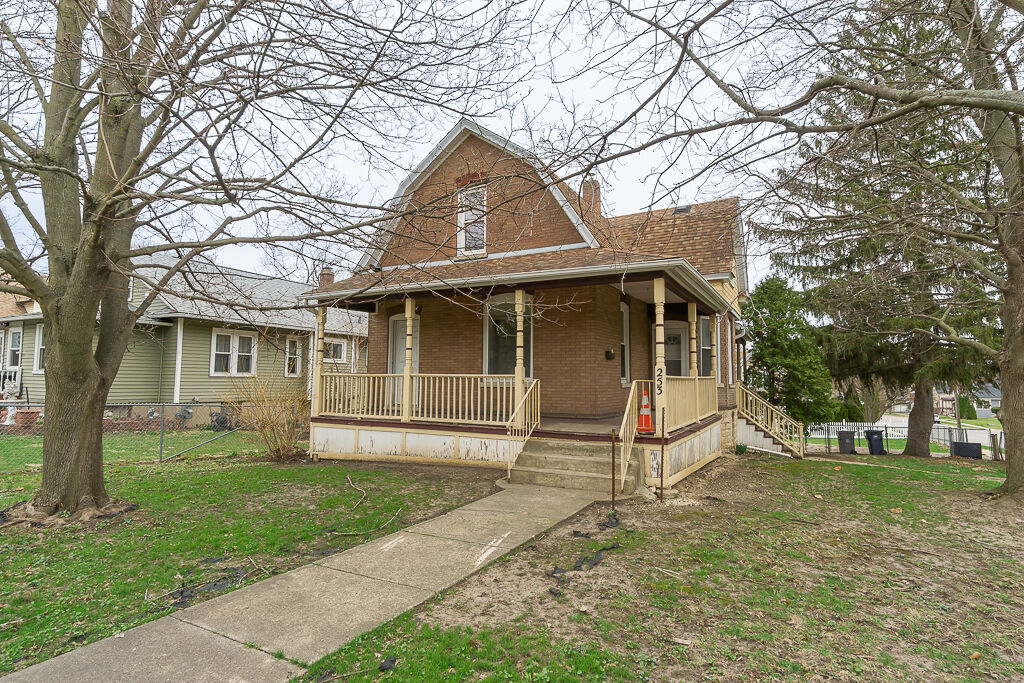 Property Photo:  253 McClure Avenue  IL 60123 