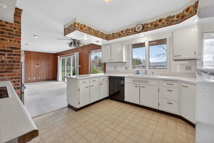 Property Photo:  103 Stoney Creek Road  IL 60115 