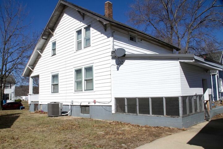 Property Photo: 207 Poplar Street IL 61322