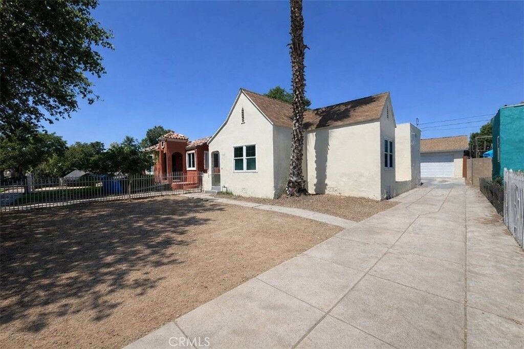 Property Photo:  523 W 102nd Street  CA 90044 
