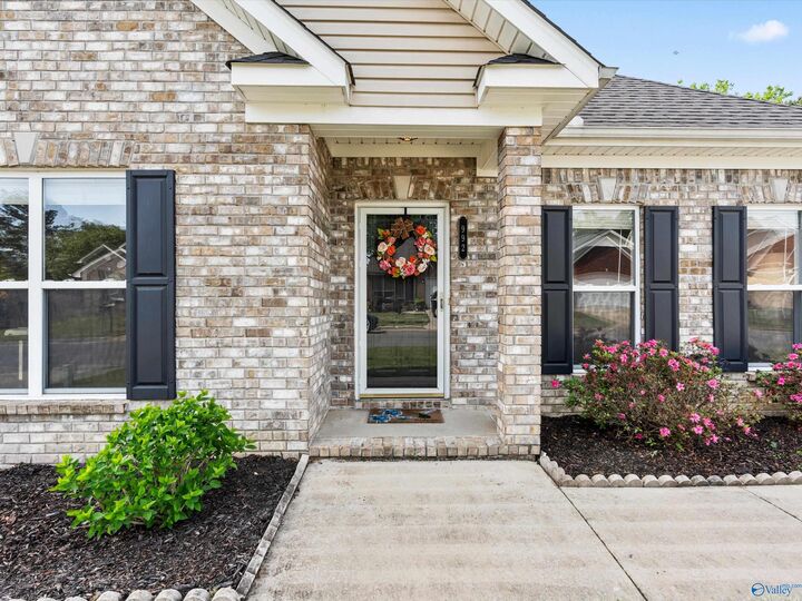 Property Photo:  992 Tracey Lane  AL 35601 