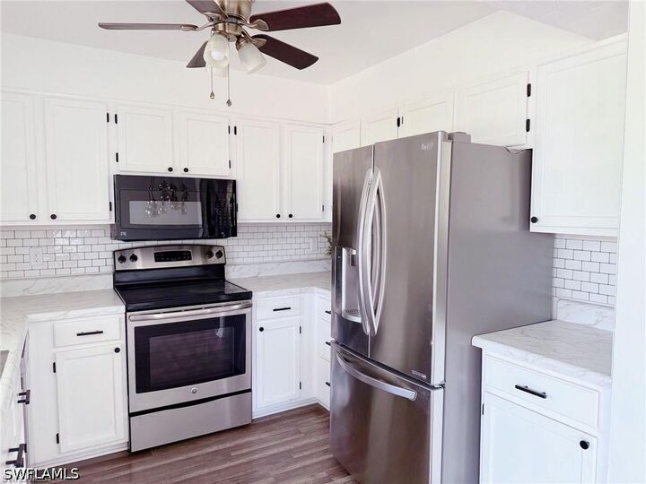 Property Photo: 4211 Cindy Avenue FL 34112