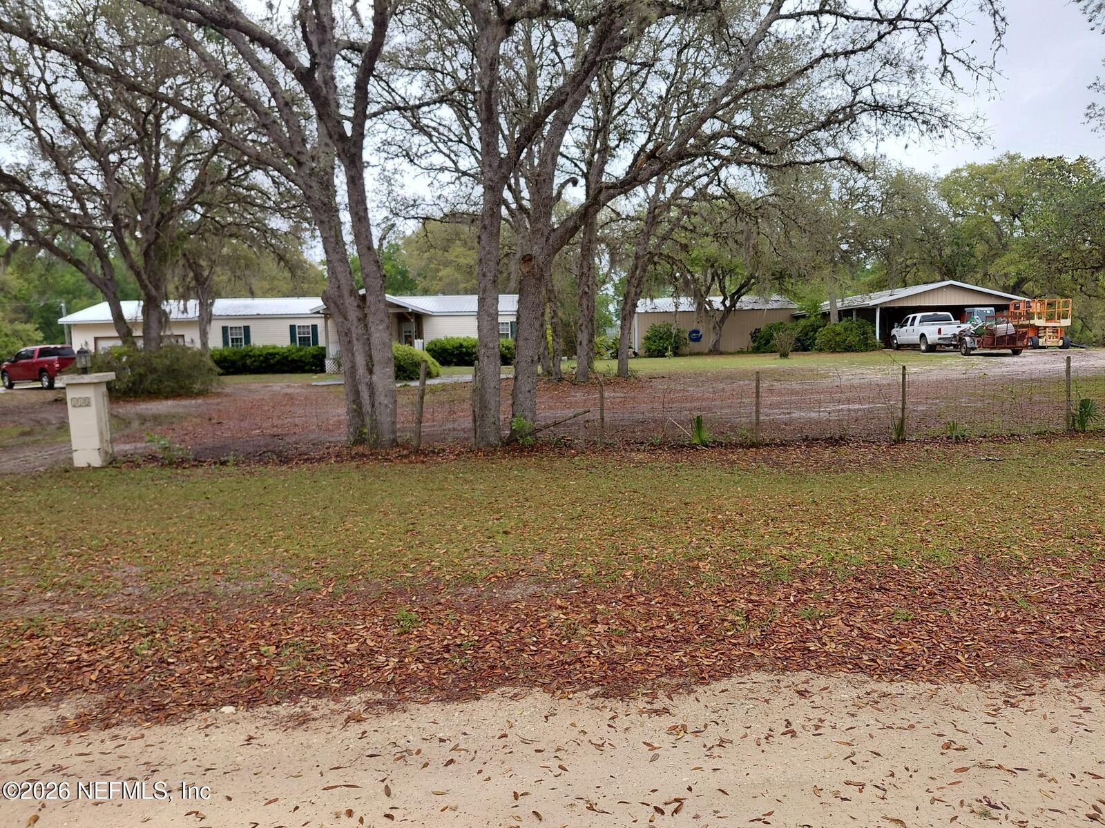 Property Photo:  118 Robin Road  FL 32181 