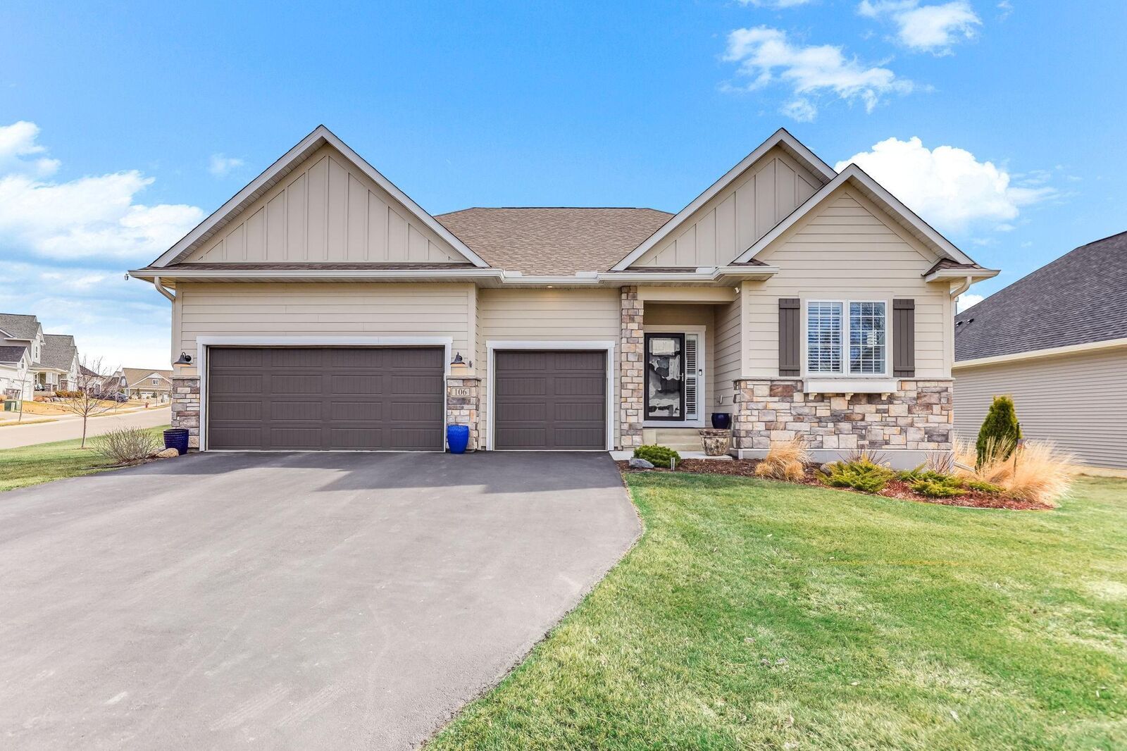 Property Photo:  106 Maple Terrace  MN 55387 