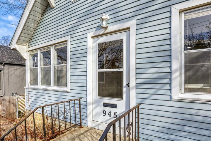 Property Photo:  945 Front Avenue  MN 55103 