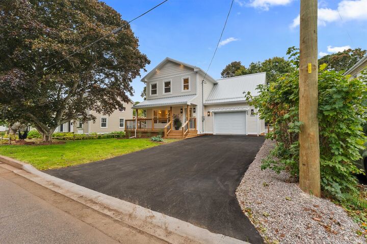 Property Photo:  366 Oak Avenue  PE C1N 2A7 