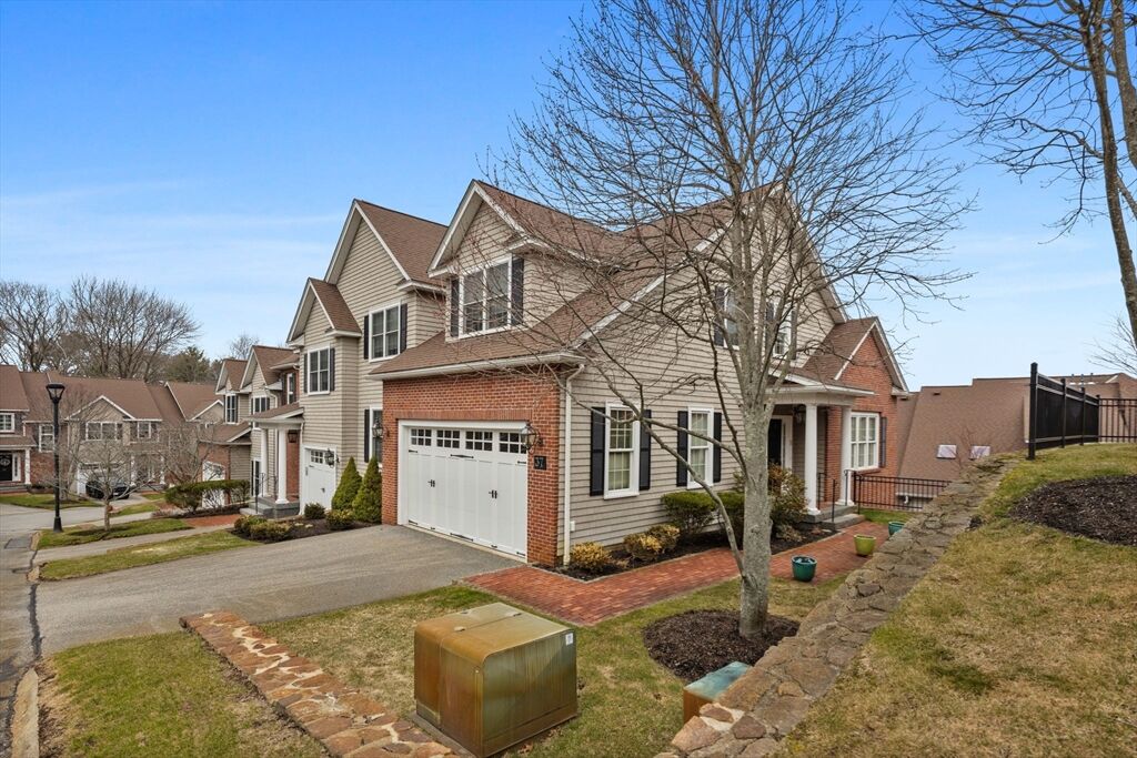Property Photo:  900 Lynnfield Street 37  MA 01940 