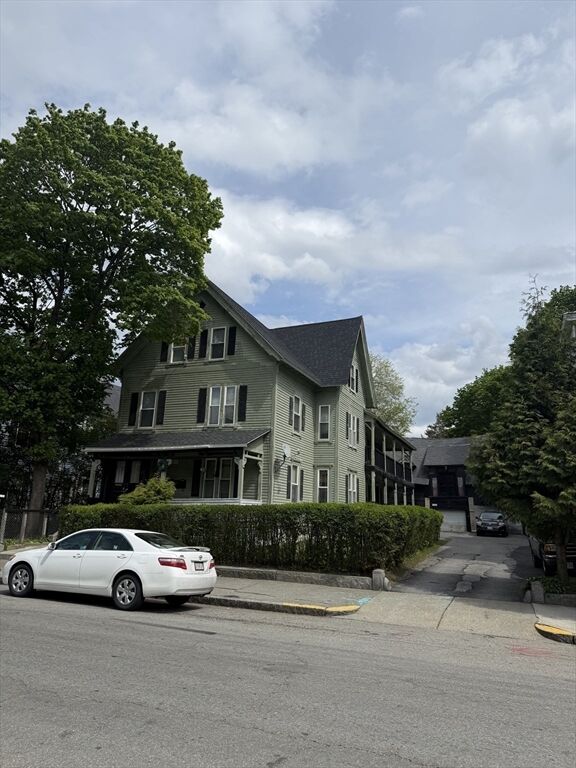 Property Photo:  39 Woodland St  MA 01610 