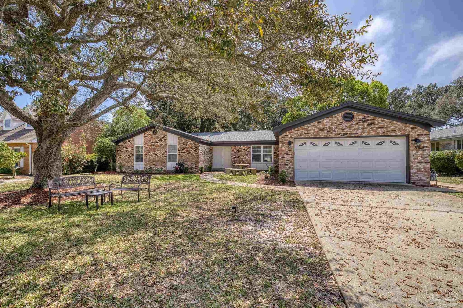 Property Photo:  420 Dolphin St  FL 32561 