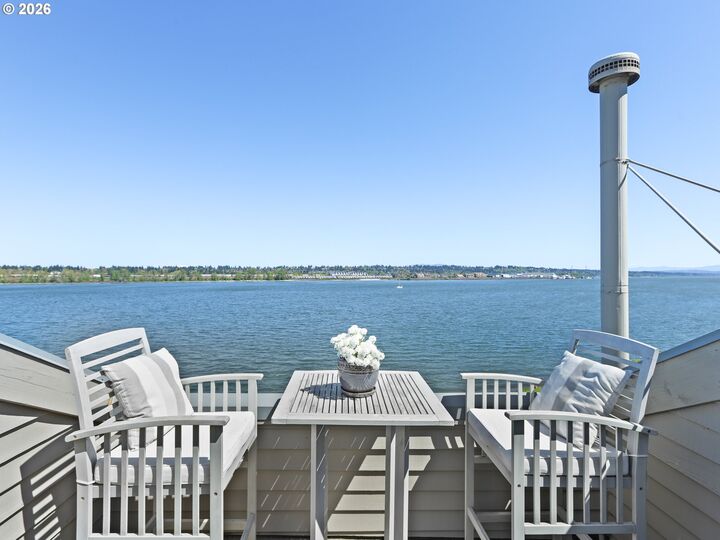 Property Photo:  81 N Hayden Bay Dr  OR 97217 